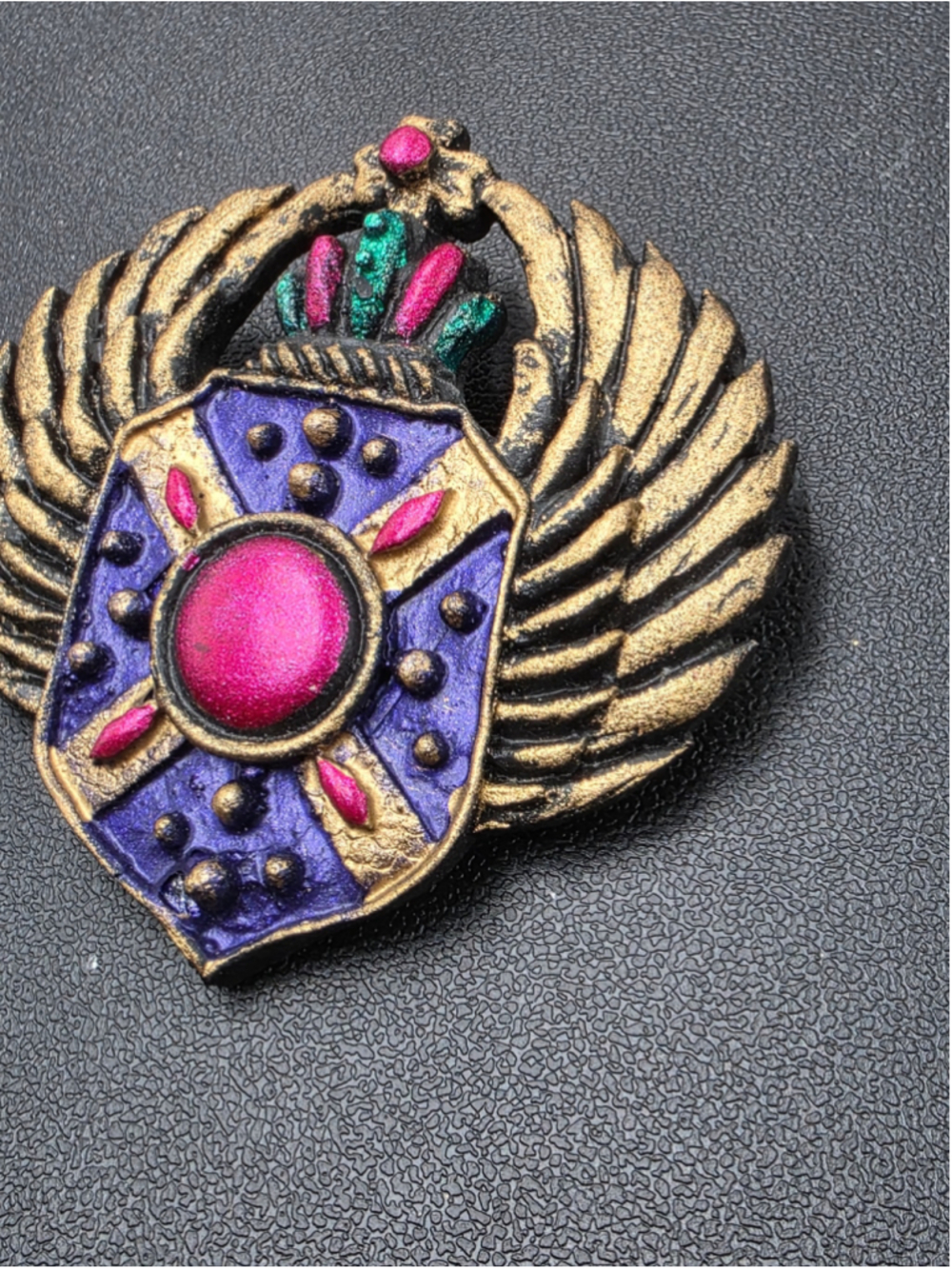 Vintage 1980s Egyptian Revival Winged Shield Brooch – Bold Purple Pink Enamel - Picture 4 of 7